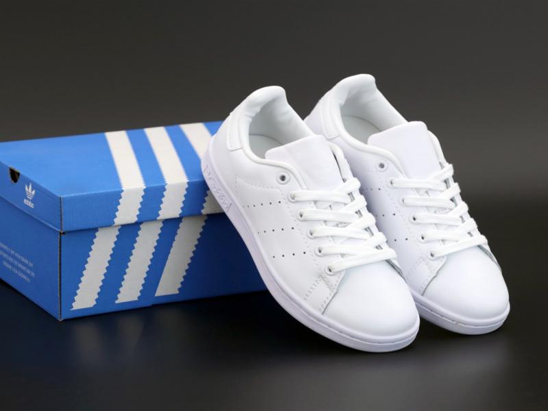 Женские кожаные кроссовки Adidas